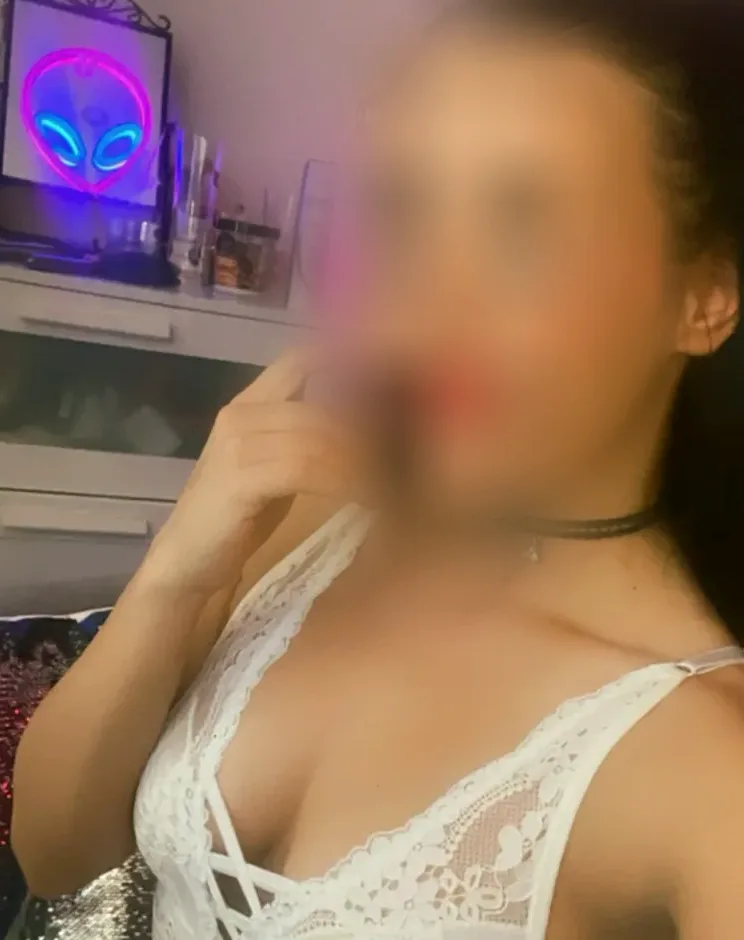 Elin, 21