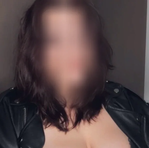 Noor, 25
