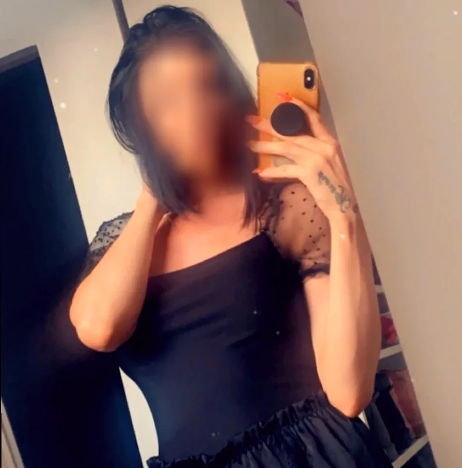 Rania, 31