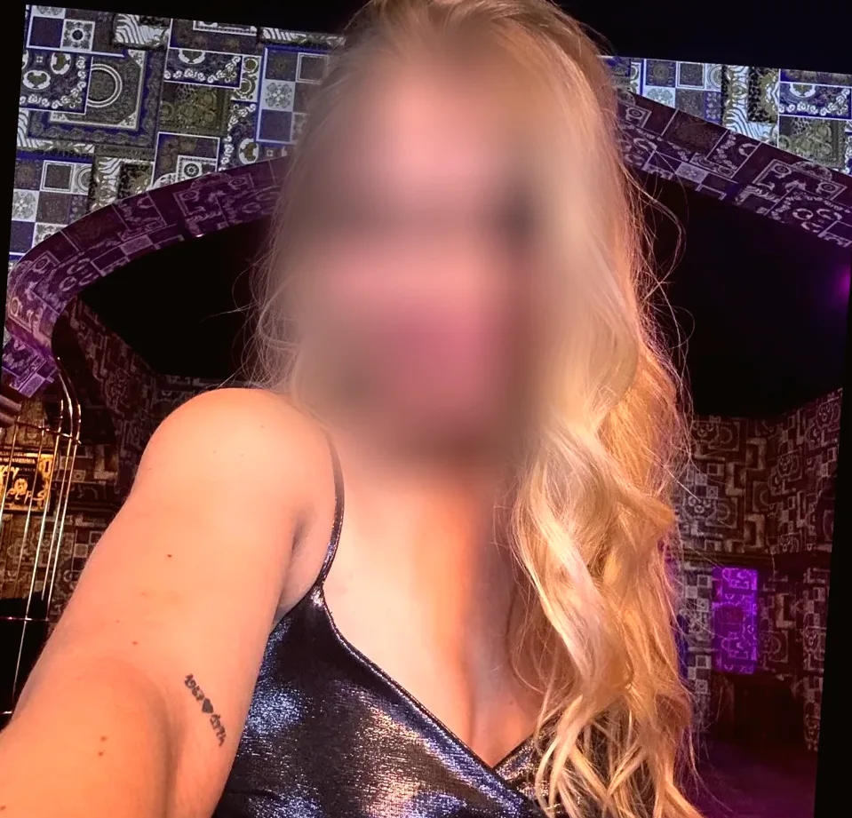 Sara, 24